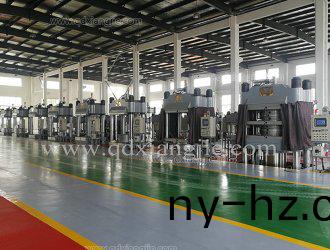 新(xin)設(shè)(she)計(ji)實心胎(tai)硫(liu)化(hua)機
